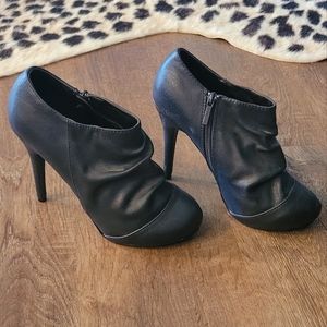 Womens size 8, Michael Antonio heels, midnight blue